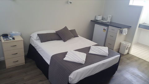 Queens Beach Hotel - Accommodation Port Hedland 1