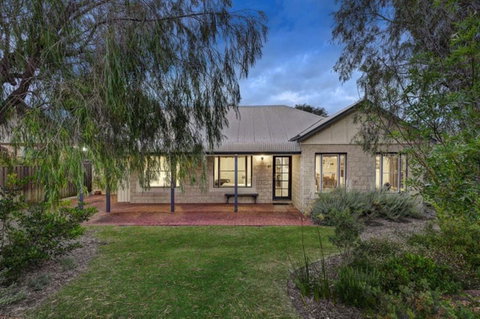 Cottage Retreat/Shady Cottage - Accommodation Port Hedland 0