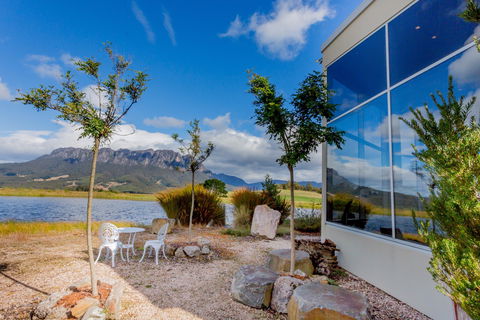 Eagles Nest Retreat - Accommodation Port Hedland 0