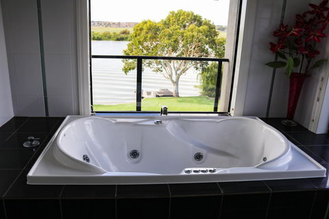 River Devine  White Sands Murray Bridge - Accommodation Port Hedland 1