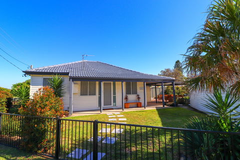 Beachside Cottage At Blacksmiths - Accommodation Port Hedland 0