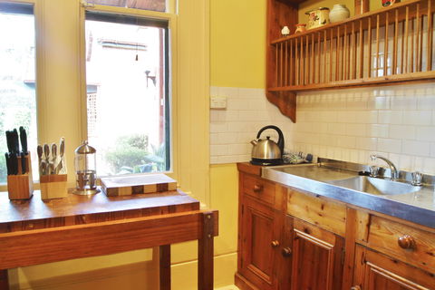 Buxton Manor - Garden And Loft Apartment - Accommodation Port Hedland 2