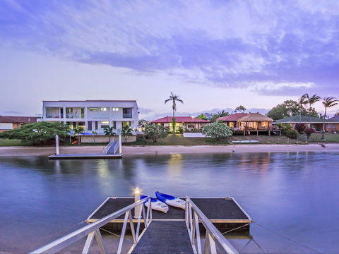 Riviera Waters Broadbeach - Vogue Holiday Homes - Accommodation Port Hedland 2