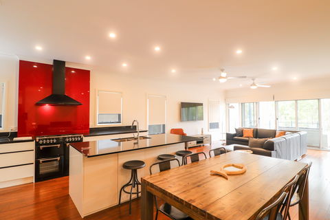 Sunset On Lake Point - Accommodation Port Hedland 2