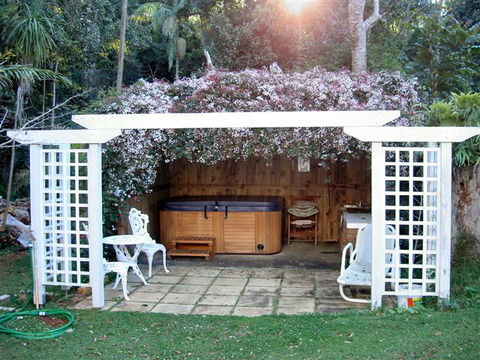 Curtis Falls Mountain Retreat - Accommodation Port Hedland 2