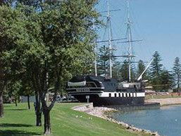 Glenelg Lake Holiday Apartment Accommodation - Accommodation Port Hedland 5