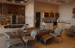 Breathtaker On High Spa Retreat - Accommodation Port Hedland 1