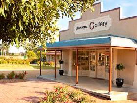 Peter Franz Fine Art Gallery - Accommodation Port Hedland 0