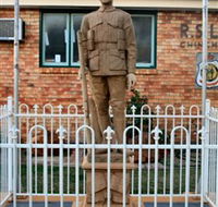Soldier Statue Memorial Chinchilla - Accommodation Port Hedland