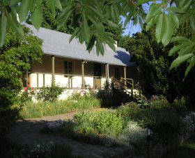 Raglan Gallery And Cultural Centre - Accommodation Port Hedland 1