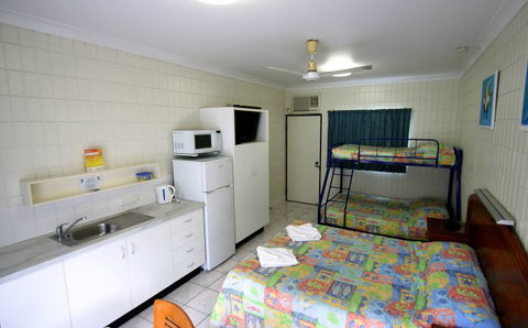 Tropical Palms Inn - Accommodation Port Hedland 2