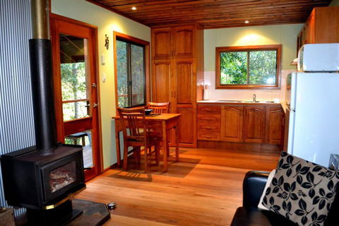 Waterfall Hideout-Rainforest Cabin For Couples - Accommodation Port Hedland 3