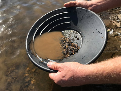 Tuena Panning For Gold - Accommodation Port Hedland 0