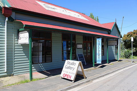The Art Of Richard Stanley, Studio And Gallery - Accommodation Port Hedland 1