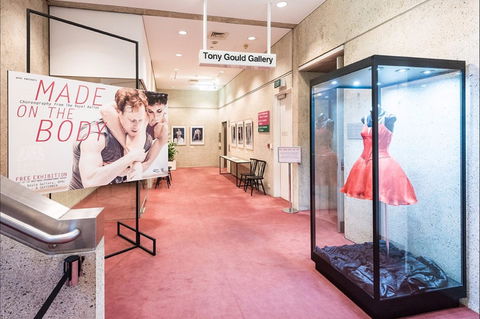 Tony Gould Gallery - Accommodation Port Hedland 1