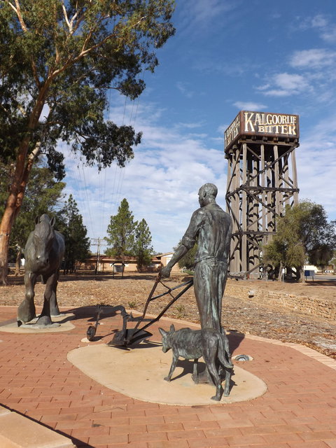 Merredin Railway Water Tower - Accommodation Port Hedland 0