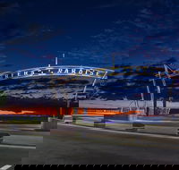 Luxury Brisbane Airport Transfers To and From Surfers Paradise for up to 7 Per - Accommodation Port Hedland