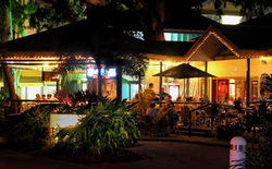 Apres Beach Bar & Grill - Palm Cove - Accommodation Port Hedland 1