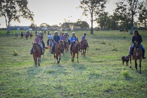 Night Horse Ride And Dinner - Accommodation Port Hedland 1