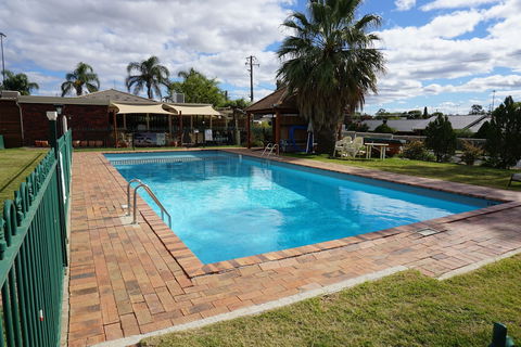 Redhill Tamworth Motor Inn & Conference Centre - Accommodation Port Hedland 2