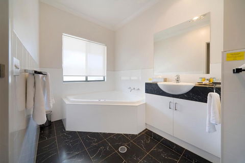 Blazing Stump Motel & Suites - Accommodation Port Hedland 5