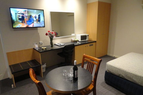 Victoria Lodge Motor Inn & Apartments - Accommodation Port Hedland 2