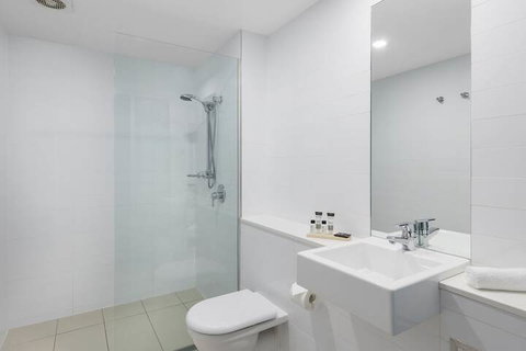 Oaks Nelson Bay Lure Suites - Accommodation Port Hedland 5