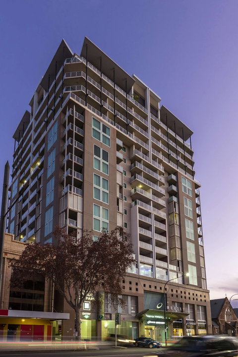 Oaks Adelaide Embassy Suites - Accommodation Port Hedland 2