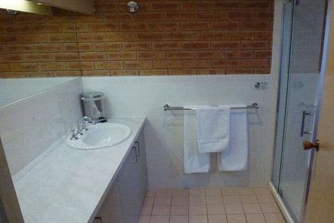 Colonial Motor Inn Bairnsdale - Accommodation Port Hedland 6