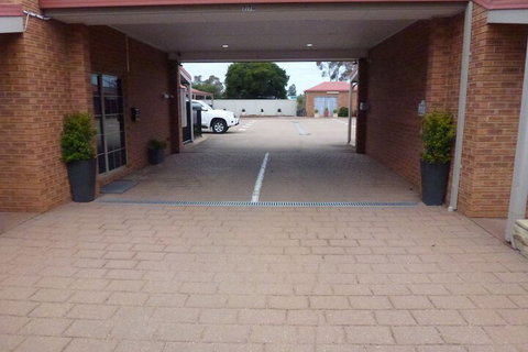 Colonial Motor Inn Bairnsdale - Accommodation Port Hedland 2