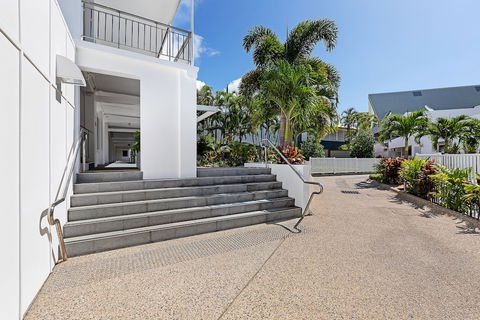 Airlie Beach Hotel - Accommodation Port Hedland 0