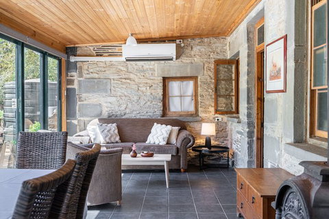 Reillys Wines Heritage Cottages - Accommodation Port Hedland 7