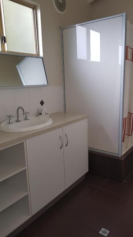 Lilacs Waterfront Villas & Cottages - Accommodation Port Hedland 1