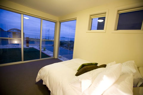 Aloha Beachfront - Accommodation Port Hedland 2