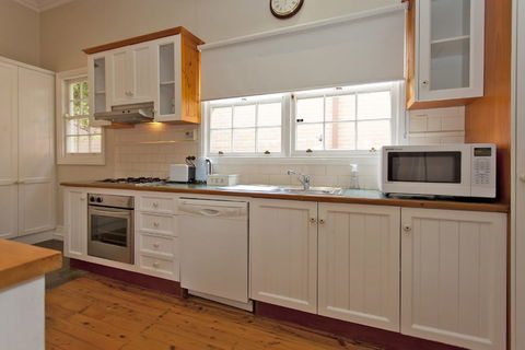 Rose Cottage - Historic Luxury - Accommodation Port Hedland 2