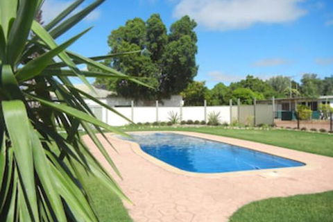 Longreach Tourist Park Caravan Park - Accommodation Port Hedland 0
