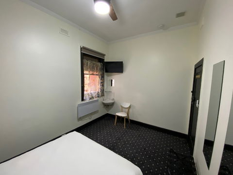Rooms At Carboni's - Accommodation Port Hedland 2