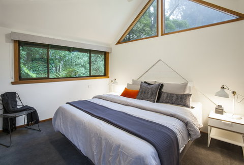 Artist On Everest - Accommodation Port Hedland 6