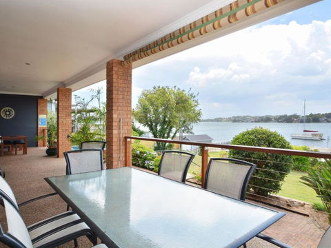 The House On The Lake At Fishing Point Lake Macquarie Honestly Put The Line In & Catch Fish - Accommodation Port Hedland 4