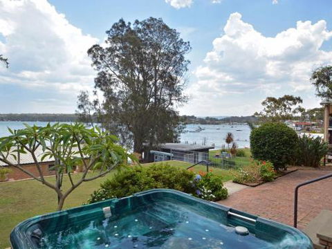 The House On The Lake At Fishing Point Lake Macquarie Honestly Put The Line In & Catch Fish - Accommodation Port Hedland 2