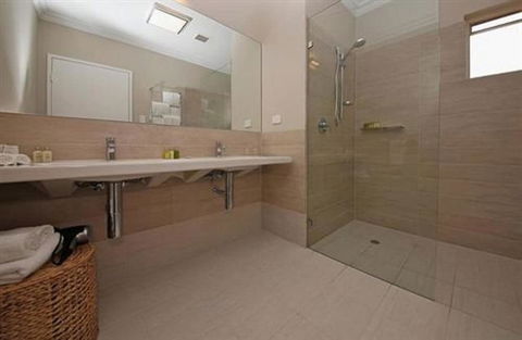 The Marina Hotel - Mindarie - Accommodation Port Hedland 2