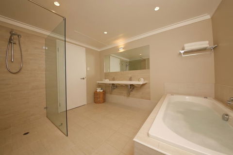 The Marina Hotel - Mindarie - Accommodation Port Hedland 5