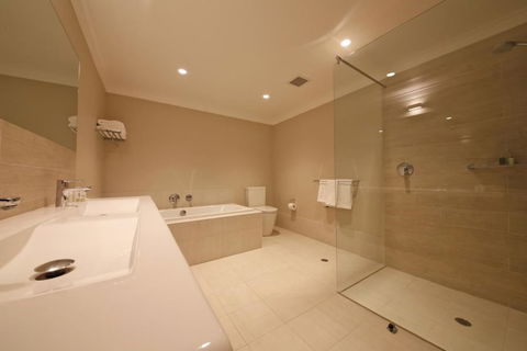 The Marina Hotel - Mindarie - Accommodation Port Hedland 3