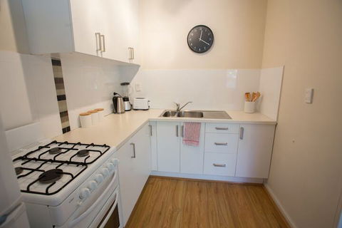 The Blue Door Villa - Accommodation Port Hedland 6