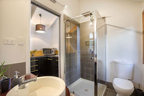 Airlie Beach Eco Cabins - Accommodation Port Hedland 2