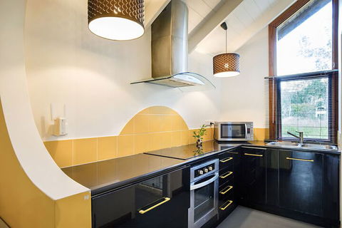 Airlie Beach Eco Cabins - Accommodation Port Hedland 4