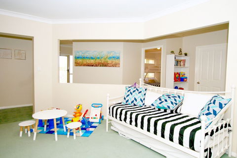 Anaheim Entertainer Deluxe - Accommodation Port Hedland 1