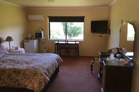 Colonial Inn Guest Rooms - Accommodation Port Hedland 6