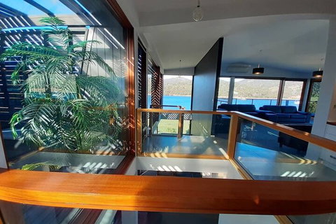 Amazing Unique Five-Star Waterfront Retreat - Accommodation Port Hedland 2