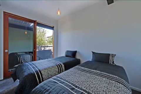 Amazing Unique Five-Star Waterfront Retreat - Accommodation Port Hedland 4